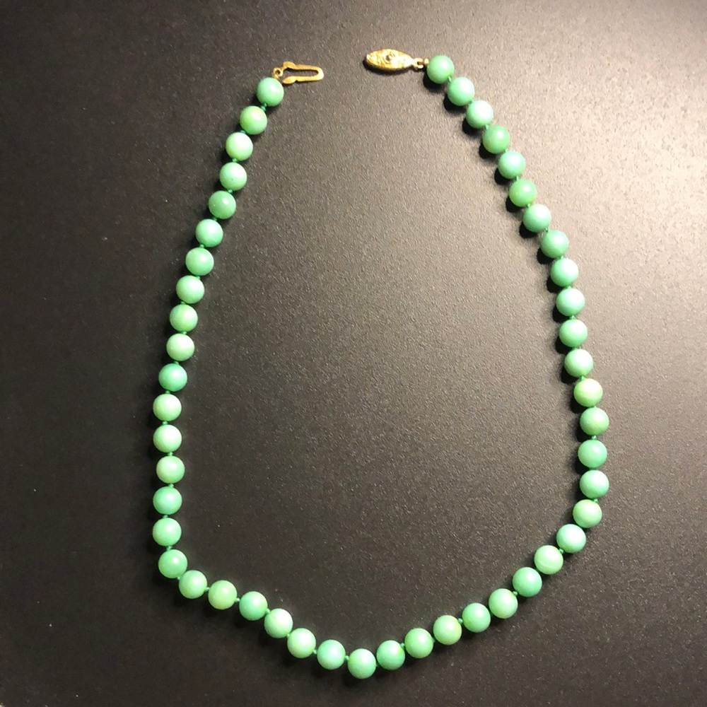 Vintage Mint Green Beaded Necklace With pretty gold clasp.